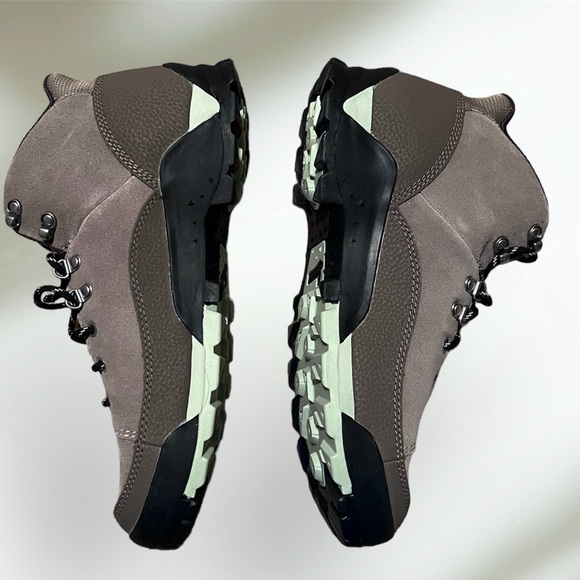 Danner Women’s Panorama waterproof mid boot. size 10 - Picture 6 of 12